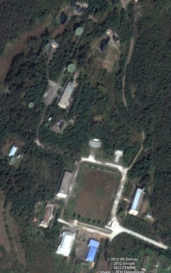 121111-unit586-02