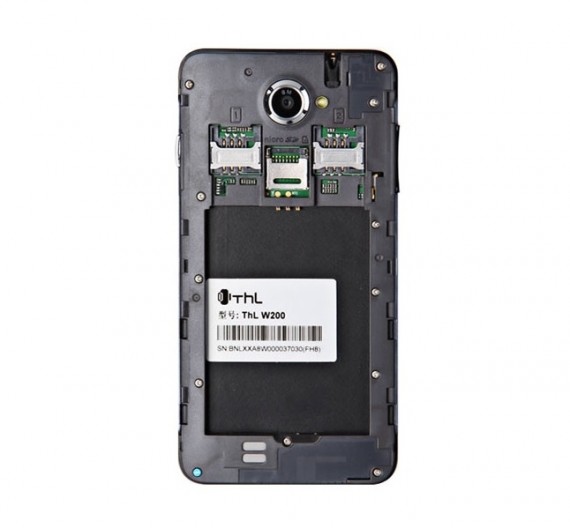 The inside of THL's W200 smartphone