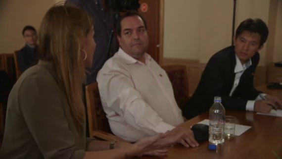 Alejandro Cao de Benós, center, sits alongside Al Jazeera journalist Teresa Bo, left, in the TV station's Fault Lines documentary. (Photo: North Korea Tech)